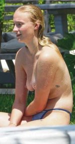 Sophie-Turner-Nude-TheFappening.Pro-4.jpg